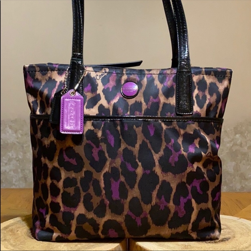 Coach Sateen tote. In Guc. - Picture 1 of 9